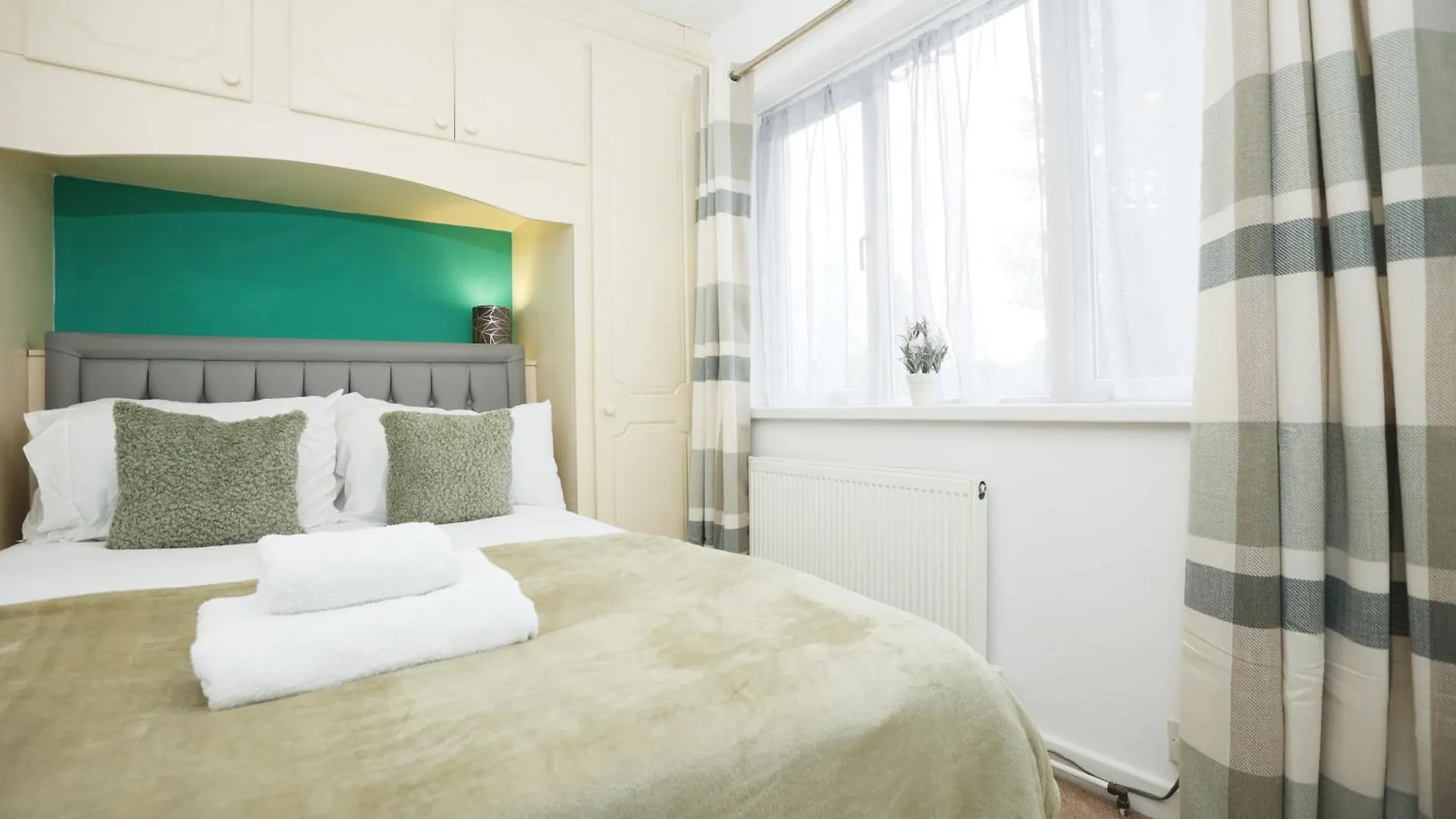 Hollybush House By N And N Stays Ltd, Great Location, Perfect For Relocations, Contractors, Workers Cardiff Holiday home