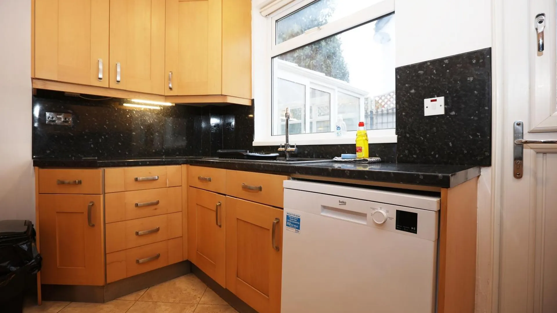 Hollybush House By N And N Stays Ltd, Great Location, Perfect For Relocations, Contractors, Workers Cardiff