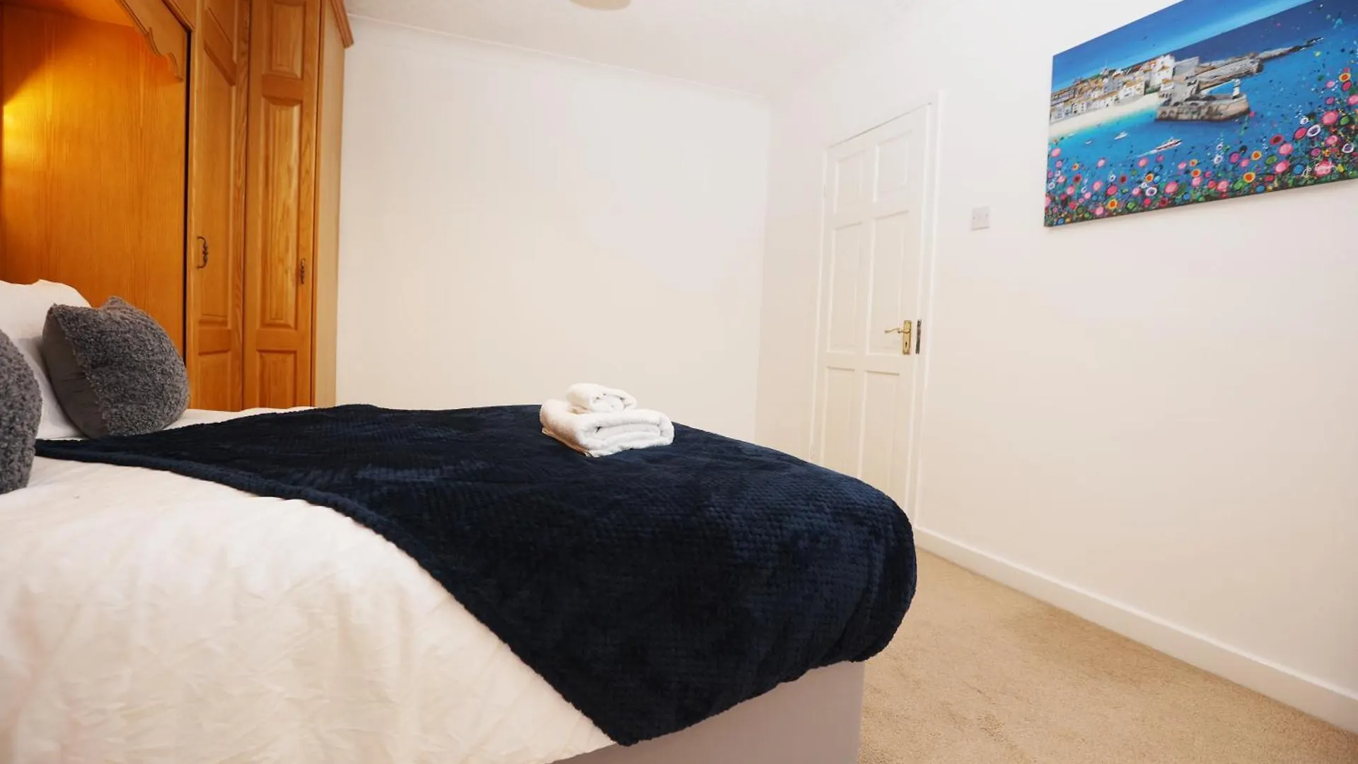 Holiday home Hollybush House By N And N Stays Ltd, Great Location, Perfect For Relocations, Contractors, Workers Cardiff