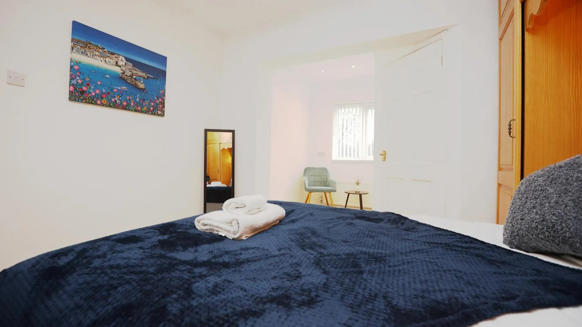Holiday home Hollybush House By N And N Stays Ltd, Great Location, Perfect For Relocations, Contractors, Workers Cardiff United Kingdom